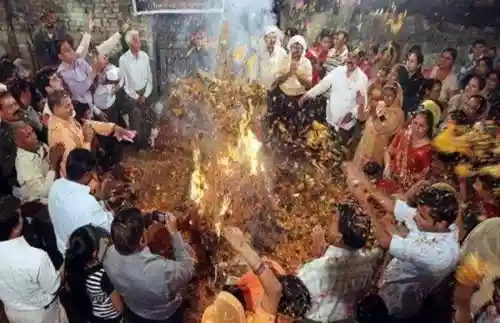 <strong>Lunar Eclipse on Holi 2026: </strong>Every year, Holika Dahan is celebrated on the full moon of the Phalguna month