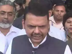 Maharashtra Chief Minister Devendra Fadnavis met with Union Home Minister Amit Shah. Discussions focused on the sugar industry and onion farmers