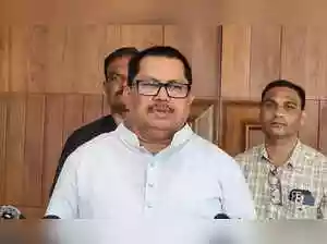 Maharashtra Congress leader Vijay Wadettiwar stated the party will contest Mumbai civic polls independently, while Nashik unit's potential alliance with MNS is