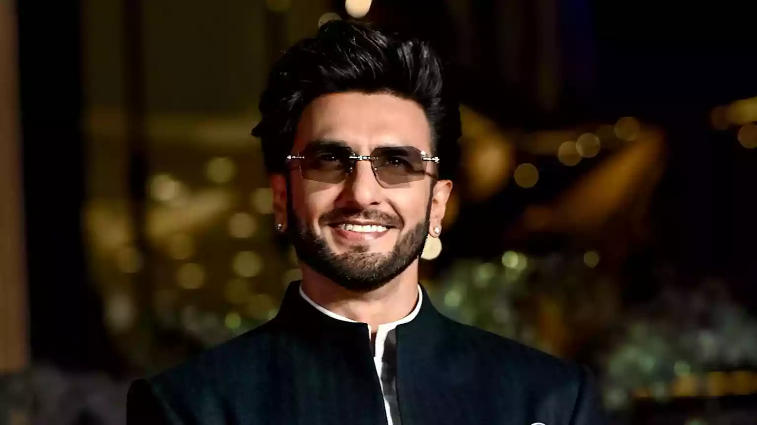 Fans of Bollywood actor Ranveer Singh are reacting with shock after a major film workers' union asked its members not to work with him over his alleged abrupt