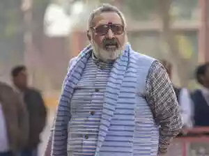 Union Minister Giriraj Singh criticizes West Bengal Chief Minister Mamata Banerjee for allegedly supporting illegal Bangladeshis. Banerjee, in turn