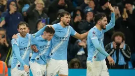 Manchester City reignited the Premier League title race with a commanding 3-0 victory over Sunderland, closing the gap on leaders Arsenal to just two points