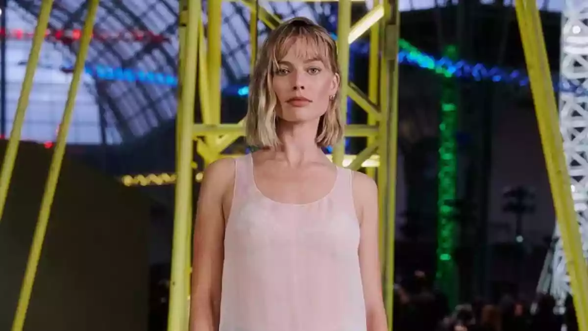 Margot Robbie’s New Lob Haircut Steals The Spotlight At Chanel’s Paris Fashion Week 2026 Show