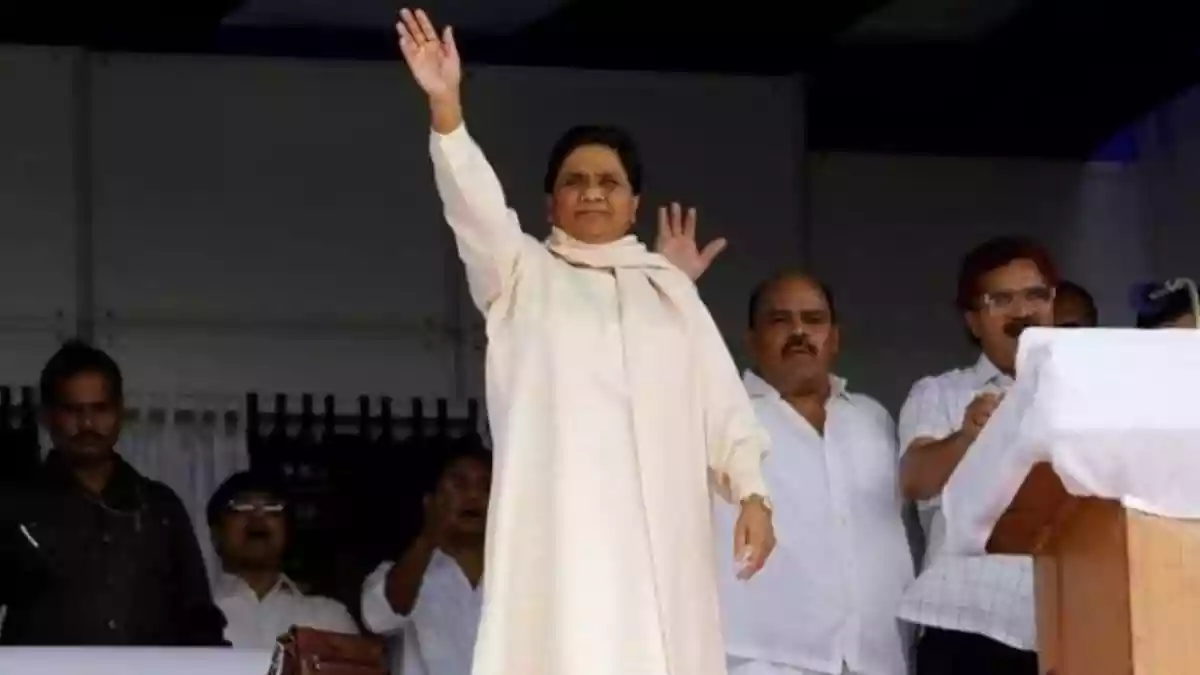 A short circuit at Mayawati's 70th birthday presser led to chaos and confusion. The incident happened while the Bahujan Samaj Party (BSP) supremo was giving a