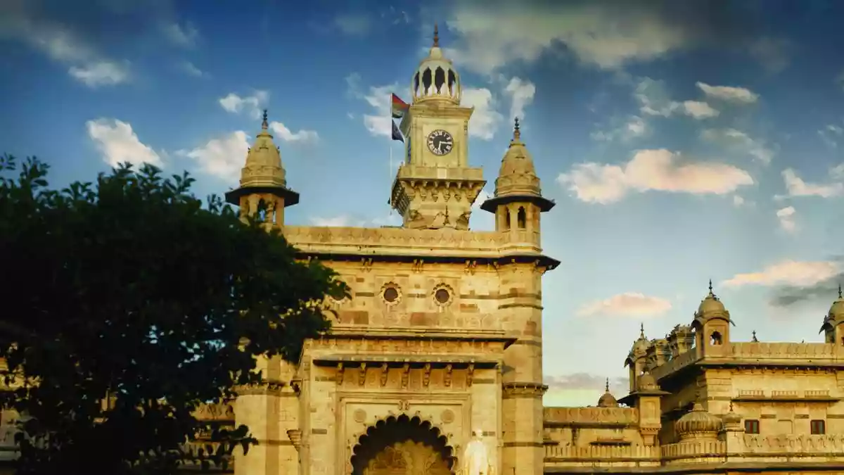 It is post-dinner time in Mayo College, Ajmer, and we are here in November: the time of balding trees, retreating bees — a winter with a mind of its own