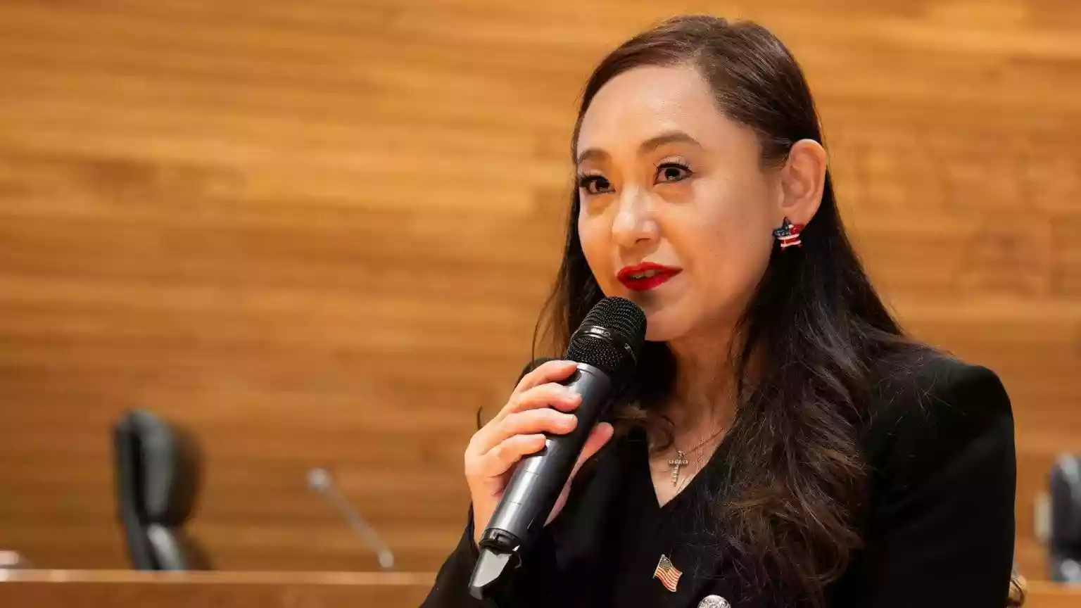 A mayor of a southern Californian city has resigned after the US Department of Justice (DoJ) charged her with acting as an illegal agent of China. Eileen Wang