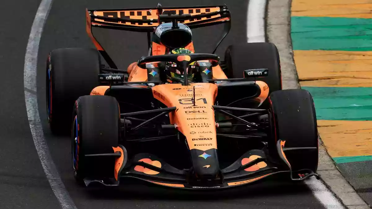 McLaren's Piastri crashes out before Australian Grand Prix