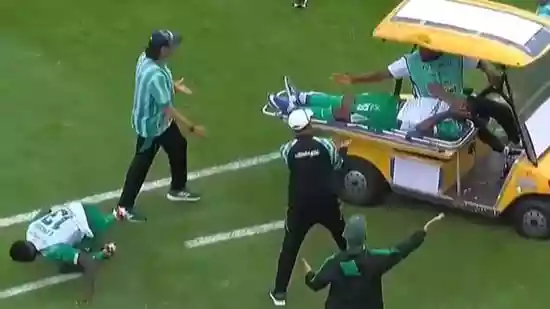 <h4>Medical cart crashes into player during football match, sparks chaos as stunned players and staff confront driver: Watch</h4><h4>Some