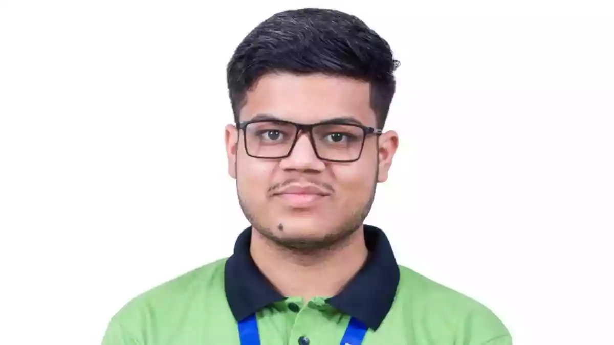 This year’s JEE Main results saw 12 students score a perfect 100 percentile, including Rajasthan’s Arnav Gautam. Remarkably, Arnav achieved this in his