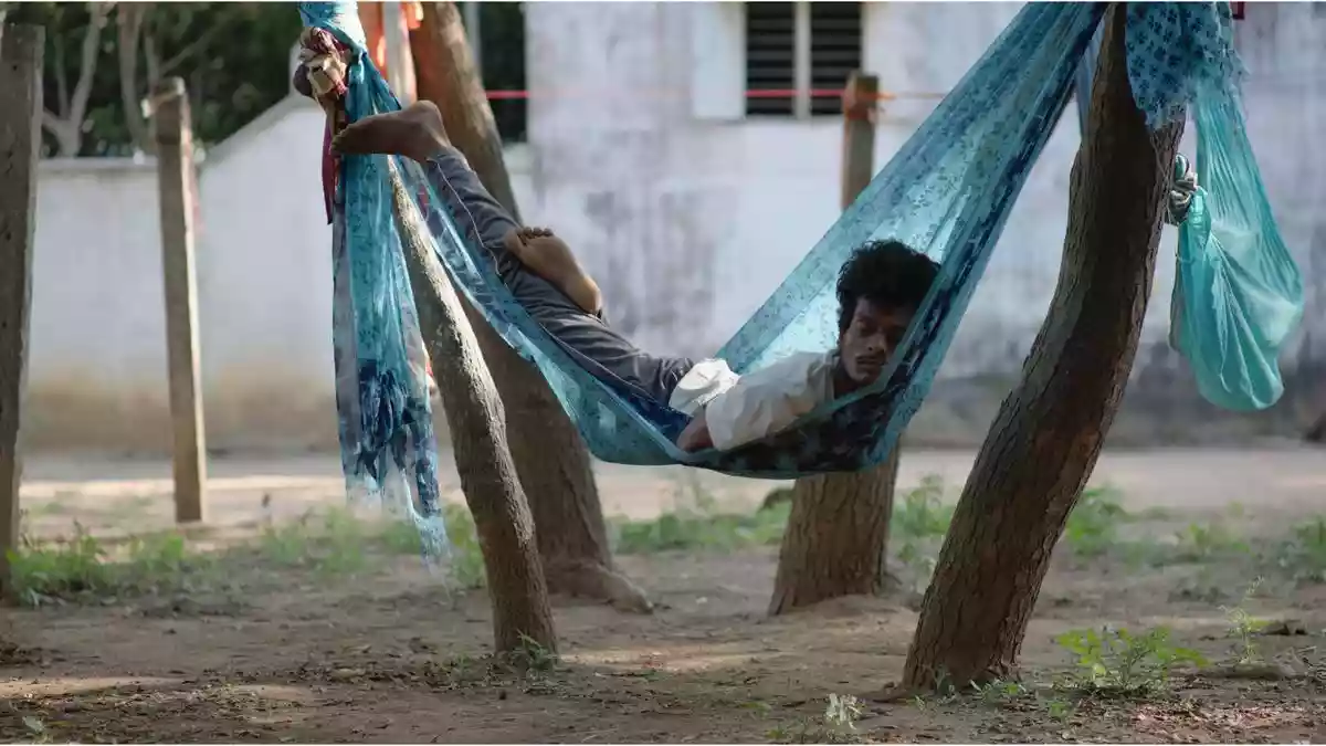 As R Gowtham’s debut feature rolls out, you wonder if you are in another Ee.Ma.Yau. (Lijo Jose Pelliserry) or Shavam (Don Palathara) ride