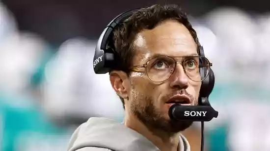 Mike McDaniel is in the hot seat. The Miami Dolphins (2-6) head coach is facing fire calls after his team's poor show against the Baltimore Ravens on Thursday