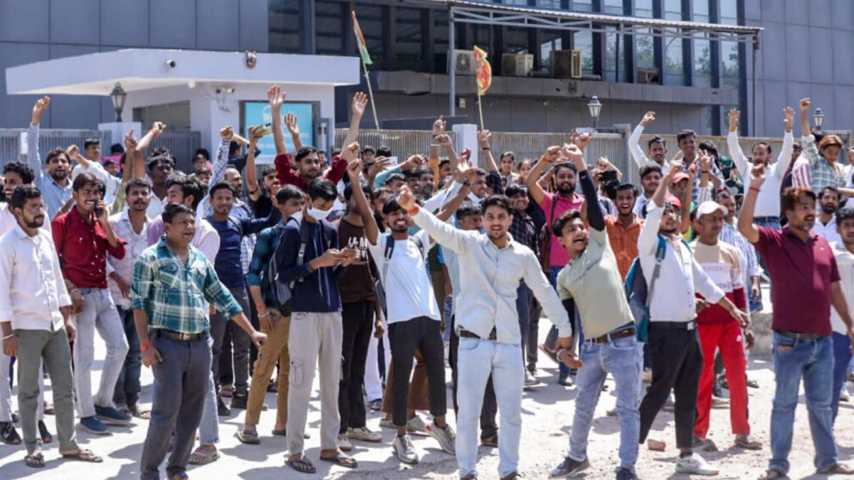 Mizoram Students Protest Outside MPSC Office
