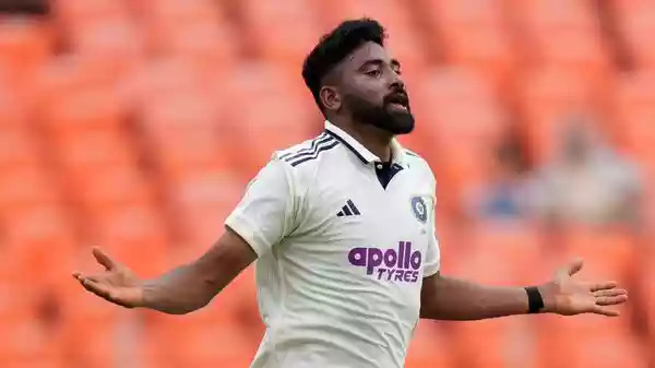 Mohammed Siraj showed his class in the first Test against the West Indies with a stunning spell of fast bowling. In the IND vs WI Test match at the Narendra Modi Stadium in Ahmedabad. On Day 1, Siraj picked up 4 crucial wickets, breaking the backbone of the batting line-up. Siraj almost claimed a fifer when Justin Greaves was given out LBW. However, a review overturned the decision.