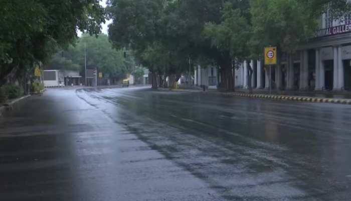Monsoon rains to continue in Delhi with cloudy skies, intermittent showers and humid temperatures through the week. <strong>New Delhi:</strong> The city woke up to gray skies and intermittent rains on Tuesday as well, bringing some relief from the usual monsoon humidity. The India Meteorological Department (IMD) recorded about 13 mm of rainfall in the city over the last 24 hours. The forecast calls for more light to moderate showers and thundershowers across the capital for the rest of the week, keeping the wet weather steady through August 31.