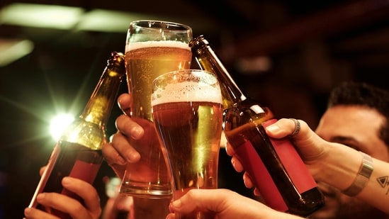 Much like alcohol has the heavy drinker, tipping over into borderline addiction, this beverage also has its share of light drinkers. Some people enjoy it casually, once in a while, at parties or restaurants, drinking in small amounts. Previous studies also suggested the likelihood of light drinking benefiting brain health.