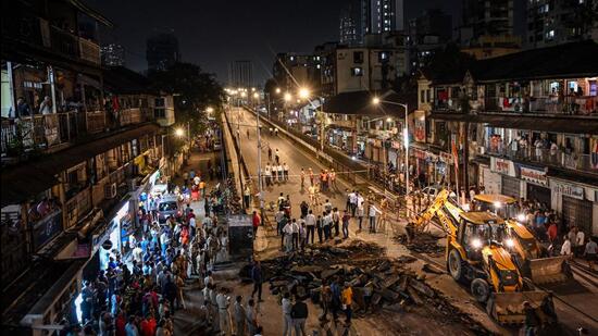 Mumbai: Around 10 pm on Friday, amid heavy police presence, the 112-year-old Elphinstone Bridge, connecting Prabhadevi and Parel, was shut for demolition to make way for the under-construction Sewri-Worli Elevated Connector. The British-era bridge, which crosses over active railway tracks on the Central and Western lines, will be replaced by a double-decker bridge part of the Sewri-Worli connector—a 4.5-km, signal-free, elevated road connecting the Bandra-Worli Sea Link and the Atal Setu.