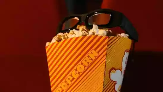 Mumbai, Maharashtra Chief Minister Devendra Fadnavis and other leaders on Saturday condoled the death of veteran actor Sandhya Shantaram, saying her passing has caused a great loss to the film world. 