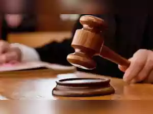 The Bombay High Court has put a temporary halt to a ₹400-crore bank loan fraud case against Gangakhed MLA Ratnakar Gutte. The court restrained the Chief