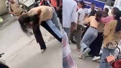 Nainital made headlines after an unusual public clash. What began as a regular day on the streets of Ramnagar turned into a spectacle when two girls got into a fierce fight in broad daylight. Even the police had to step in and control the situation. According to a report by Amar Ujala, the fight took place in Bhawaniganj, Ramnagar, on Thursday, September 26. The altercation did not go unnoticed as the video of the incident found its way online.