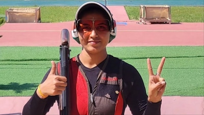 National Games champion Neeru Dhanda experienced one of her finest days in the sport en route to winning the women's trap gold medal, while compatriot Aashima Ahlawat claimed bronze at the Asian Shooting Championship on Monday. Neeru shot 43 in the final to claim the top prize ahead of Qatar's Bassil Ray (37) and Aashima (29).