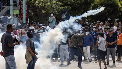 Nepal's youths on Monday demanded the dissolution of Parliament, and a fresh election be announced, calling sitting lawmakers “barbaric, corrupt, and unworthy of power