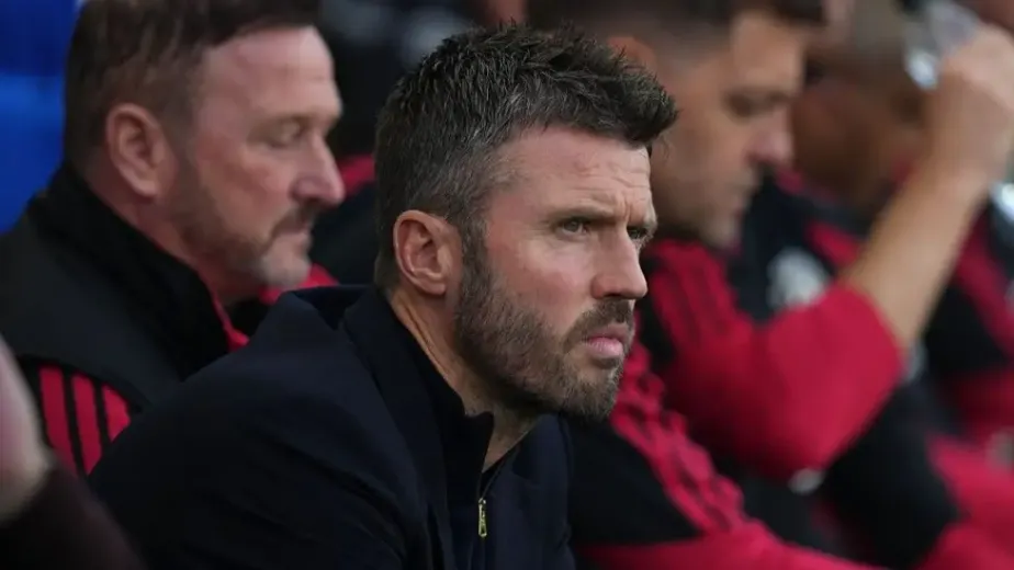 <b>Gary Neville took a deep breath after Lisandro Martinez's own goal put Fulham ahead just over an hour into what had been a laboured Manchester United