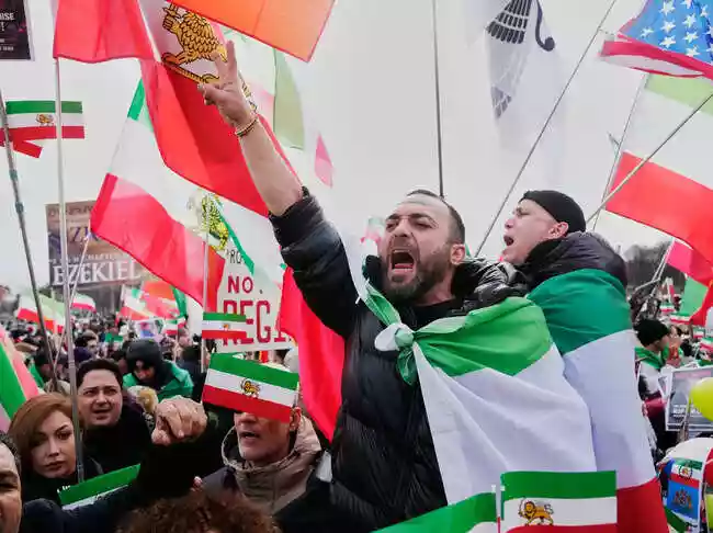 New anti-government chants in Tehran after giant rallies abroad