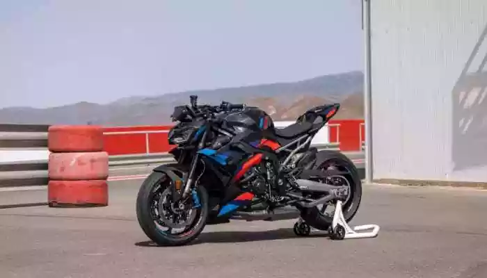 <strong>New BMW M 1000 R: </strong>The new BMW M 1000 R supersport roadster has been launched in India at Rs 33.50 lakh (ex-showroom)