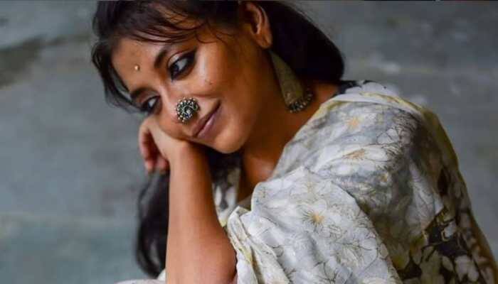 New Delhi: Bengali actress Sumi Har Choudhry was recently spotted sitting roadside. Dressed in shorts and a black full-sleeved shirt, she sat by the roadside near Amila Bazar in West Bengal's Purba Bardhaman district on Monday afternoon. However, the locals were quick to identify her as actress Sumi Har Choudhury. The police later confirmed her identity.