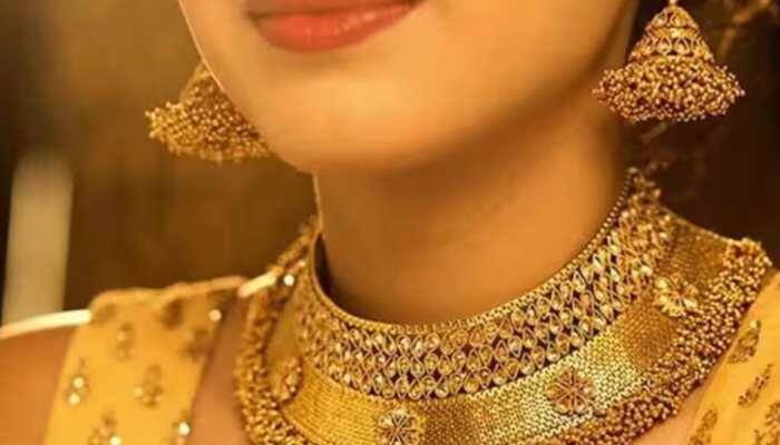 New Delhi: Gold prices continued the downward trend on Wednesday as they fell more than Rs 850 amid ease in demand as investors awaited more clarity on US trade deals. Silver prices dropped marginally too. The 24-carat (999 purity) gold closed at Rs 96,085 per 10 grams, down Rs 887 as compared to the last day's closing price of Rs 96,972, the India Bullion and Jewellers Association (IBJA) latest data showed.