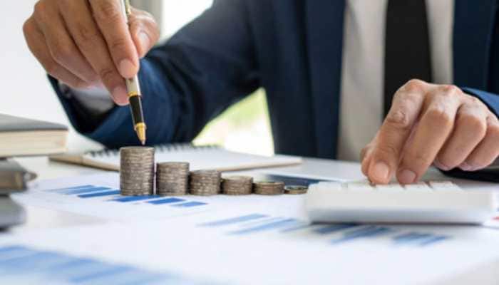 New Delhi: The Finance Ministry has announced that on August 1, 2025, the Reserve Bank of India (RBI) will auction government bonds worth Rs 32,000 crore in Mumbai to help manage government borrowing. The sale will take place in two parts: Rs 16,000 crore of 