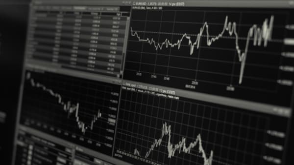 NEW YORK/LONDON (Reuters) -MSCI's global equities gauge stayed close to flat on Wednesday while the dollar rose and gold prices dipped as investors digested cautious comments from Federal Reserve Chair Jerome Powell about when the central bank might next cut U.S. interest rates.