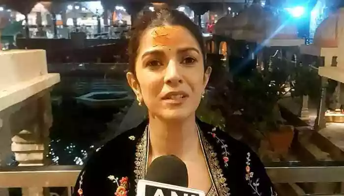 Nimrat Kaur Offers Prayers At Mahakaleshwar Temple