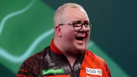 World number four Stephen Bunting survived a huge scare to set up a second round tie with Nitin Kumar after the Indian's historic victory at the PDC World