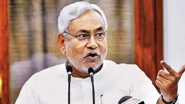 Nitish transfers Rs 10