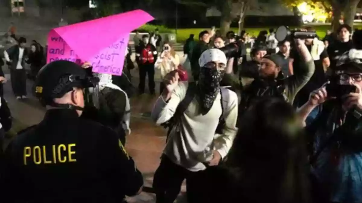 No Fascist’ Chants