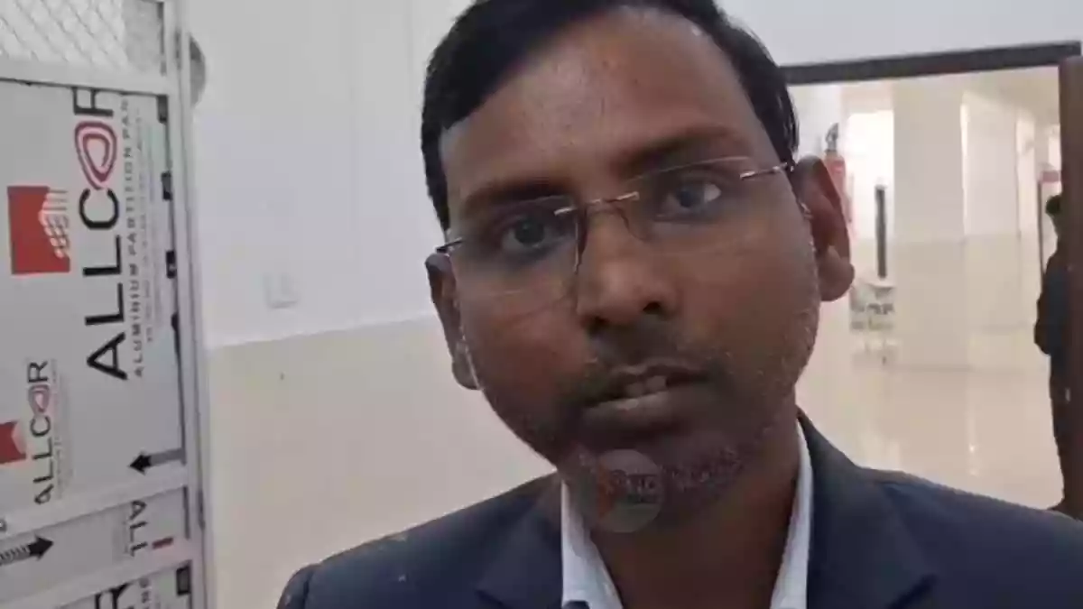 A tense situation unfolded at a primary health centre in Bihar after the death of a patient triggered anger among locals. But what caught attention later was