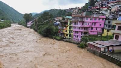 Normal life was thrown out of gear in Himachal Pradesh on Wednesday after heavy rains triggered flash floods, cloudbursts and landslides across several districts, leading to the closure of schools and colleges in parts of Una, Kullu and Mandi. <strong>Educational Institutions Closed For Safety</strong>