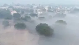 IMD sounded a red alert for UP as dense fog hits 16 states. Delhi AQI reaches 400; petrol pumps to deny fuel without PUC under GRAP-4