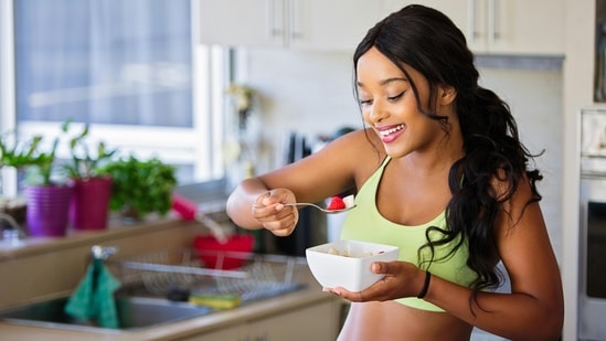 Nutritionist shares how protein-rich snacks like almonds can boost energy, support immunity, protect heart health, and help manage weight effectively. Between tight schedules, skipped meals, and digital overload, it's no wonder that many of us run out of steam before the day ends. While several factors influence our daily energy, one habit stands out as a silent game-changer, and that is how we snack. Reaching for the right kind of snack, especially those high in protein like almonds, can go a long way in keeping your energy stable, your immunity strong, and your heart healthy. (Also read: Nutritionist shares common signs you shouldn’t ignore: From cracked to unusually cold feet )