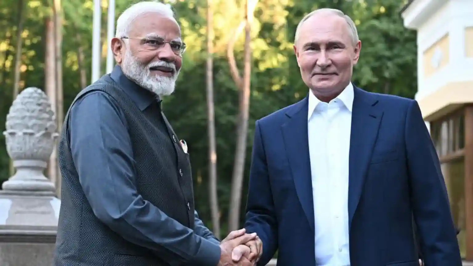 Russian President Vladimir Putin is starting a two-day visit to India, where he will meet Prime Minister Narendra Modi and attend an annual summit held by both