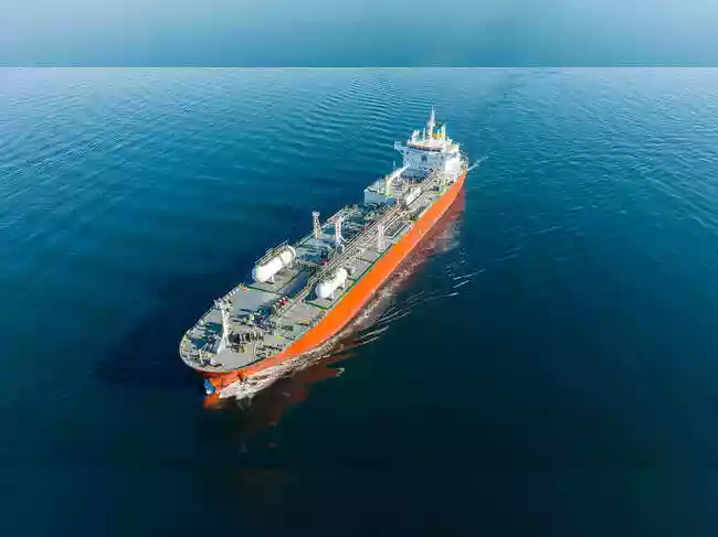Oil tankers are successfully transiting the Strait of Hormuz. Vessels from various nations are carrying crude oil and refined products to destinations