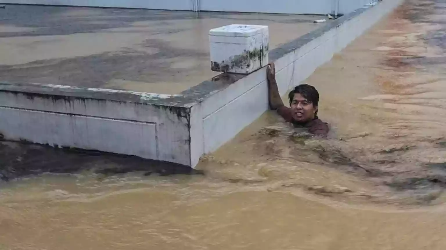 Parts of Thailand are battling record floods, which have killed at least 18 people and prompted authorities to deploy military ships and helicopters to support