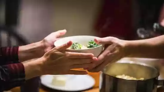 What's the ideal time to have dinner before going to sleep? When is the right time to have dinner? Several such questions keep buzzing in the minds of people