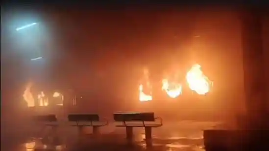 One dead as bogies of Tata Nagar-Ernakulam Express catch fire in Andhra