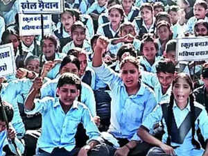 Young students are protesting across India for better school conditions. Issues include lack of fans, toilets, and teachers in many schools