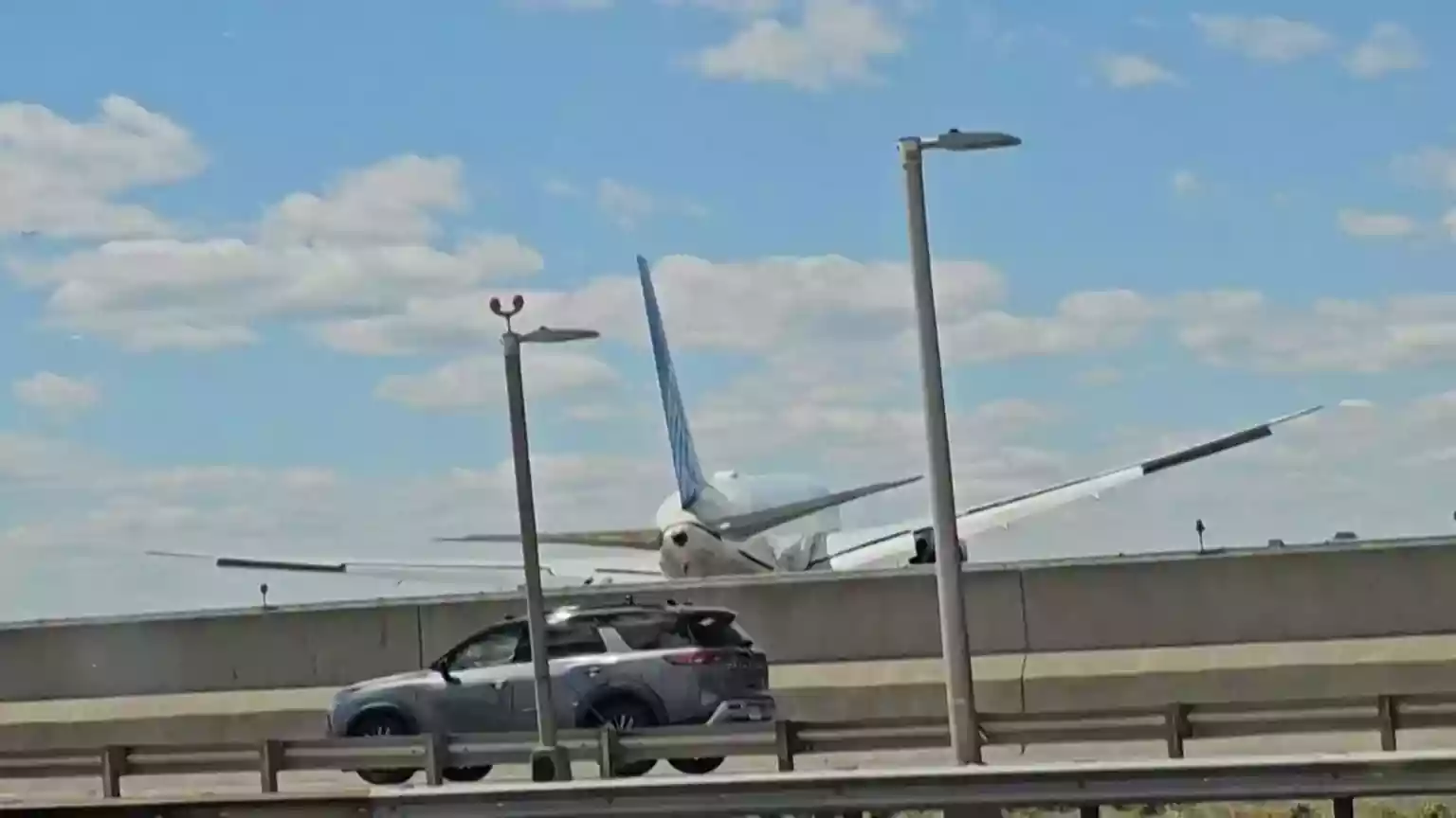 A truck driver has been lightly injured after a United Airlines plane clipped his vehicle and a streetlight as it approached Newark Airport in New Jersey on