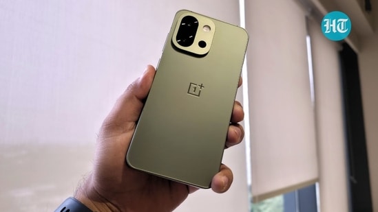 OnePlus 13s recently launched in India as a compact flagship with high expectations. Let’s see if it lives up to its promise in my detailed review. OnePlus 13s review: For years, compact mobile phones have carved out a niche among users who prefer a device that fits comfortably in one hand without sacrificing core performance. In past, we’ve seen a lot of devices like the iPhone SE (4.7-inch), Sony Xperia XZ2 Compact (5-inch), and the Pixel 4a (5.8-inch), among others. These devices garnered praise for their portability, ease of use, and pocket-friendly design, though they often faced criticism over limited screen space or outdated features compared to larger flagship smartphones. Although we’ve seen a couple of launches recently, like Galaxy S25 and Xiaomi 15, which can also be seen as a flagship, but to get these models, one may have to sell their kidneys (just kidding).