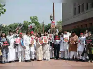 Opposition protest over LPG repeatedly disrupts Lok Sabha