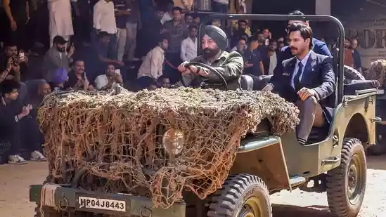 Pak fan asks Varun Dhawan about Border 2 release in his nation